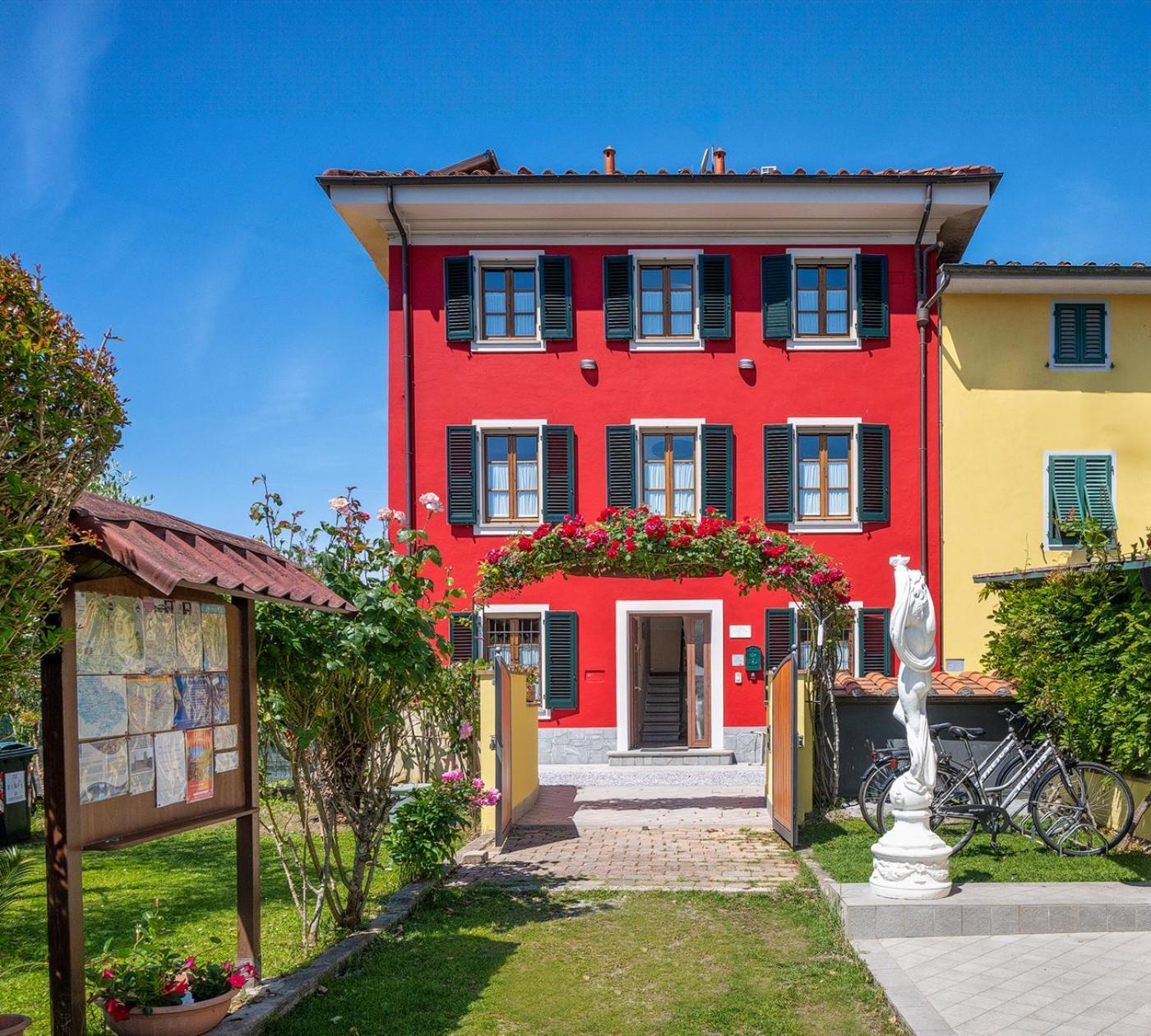 B&B Il Giardino Dei Poeti And Apartaments 루카 외부 사진