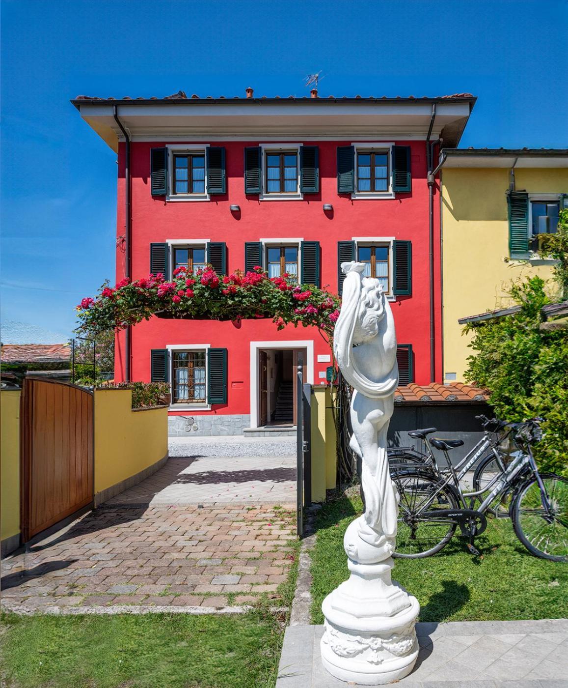 B&B Il Giardino Dei Poeti And Apartaments 루카 외부 사진